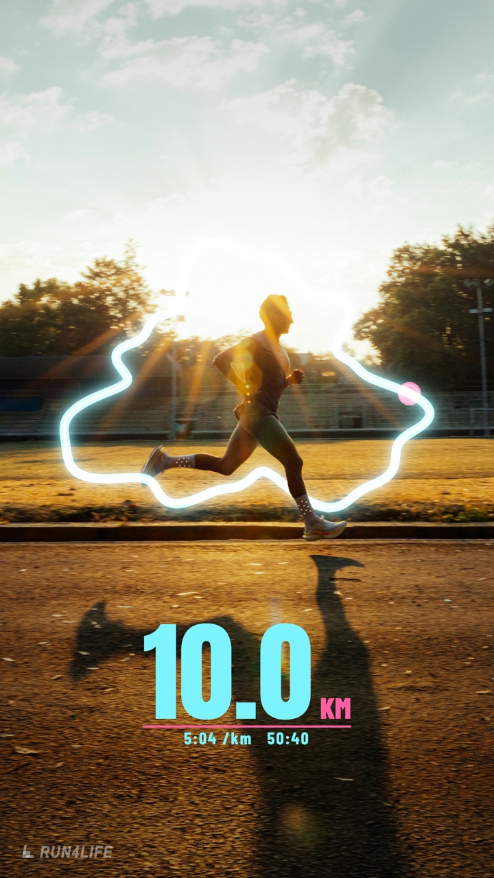 Example story “Golden hour 10K” using the Route line overlay